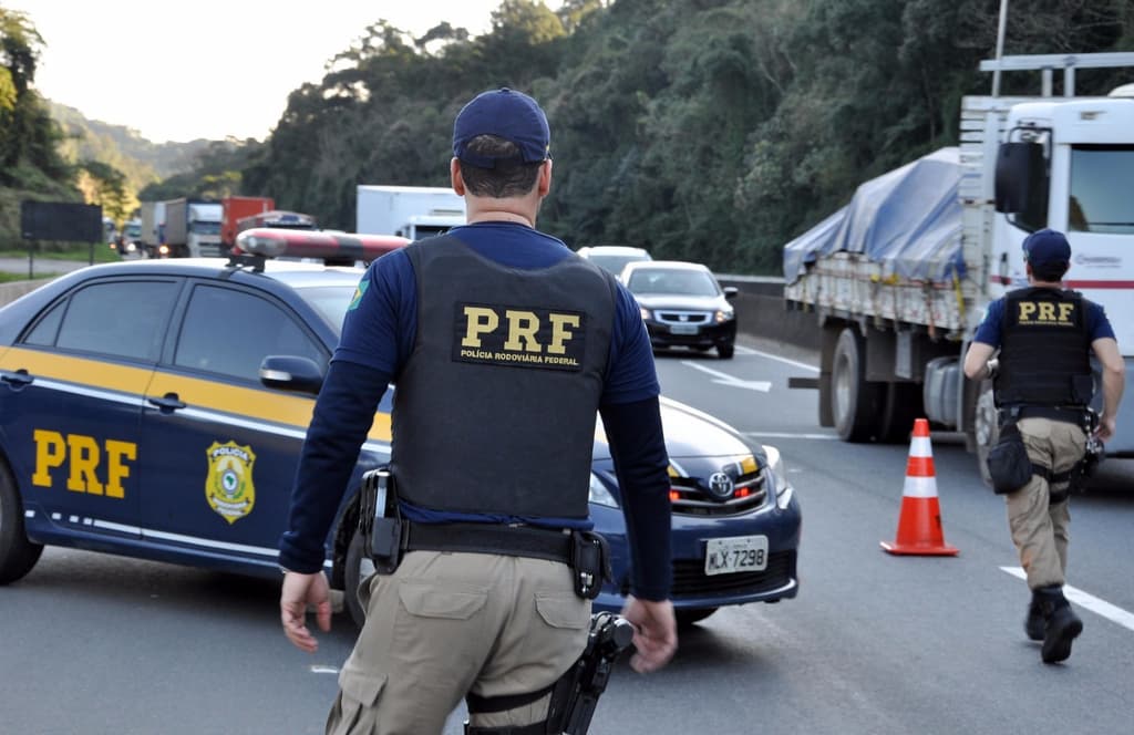 Concurso PRF: saiba no que focar para Direito Constitucional
