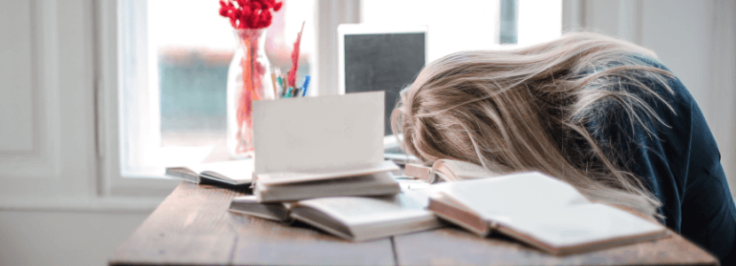 Maneiras de espantar o sono na hora de estudar