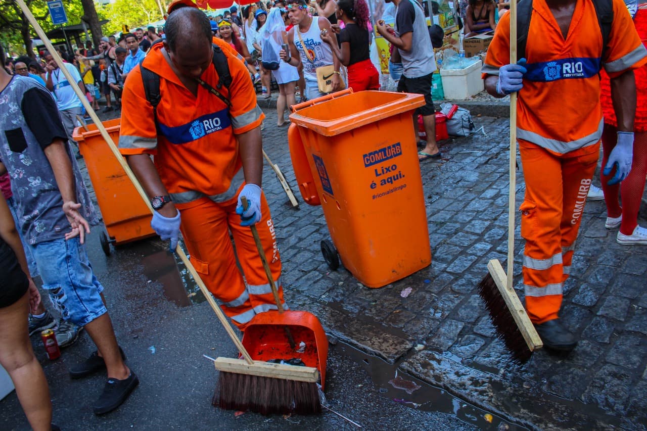 Conheça melhor a carreira de gari, do concurso Comlurb